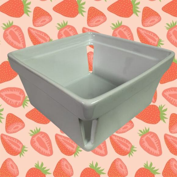 Sur la Table White Ceramic Decorative Berry Basket Bowl 5.5" x 5.75" Minimalist - Picture 3 of 6